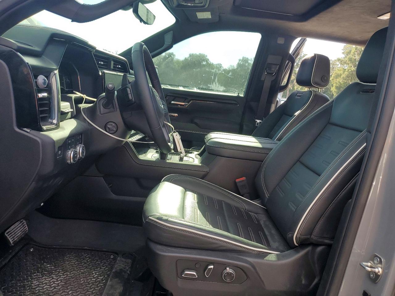 2025 GMC SIERRA K1500 AT4X photo 13