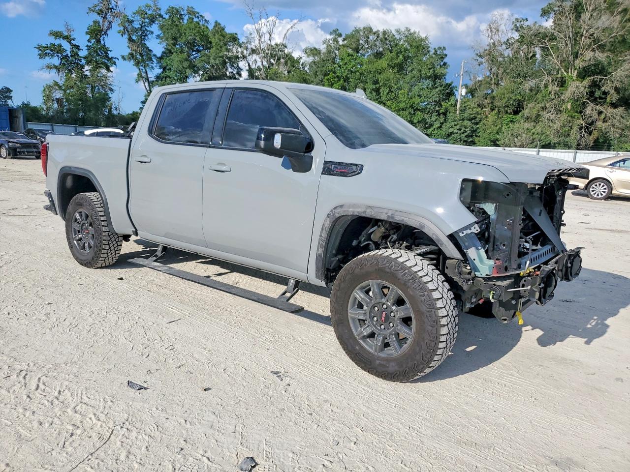 2025 GMC SIERRA K1500 AT4X photo 7