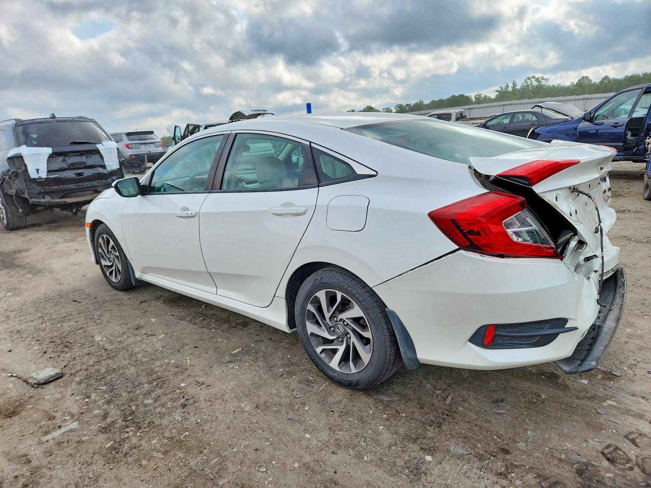 2016 HONDA CIVIC EX photo 3