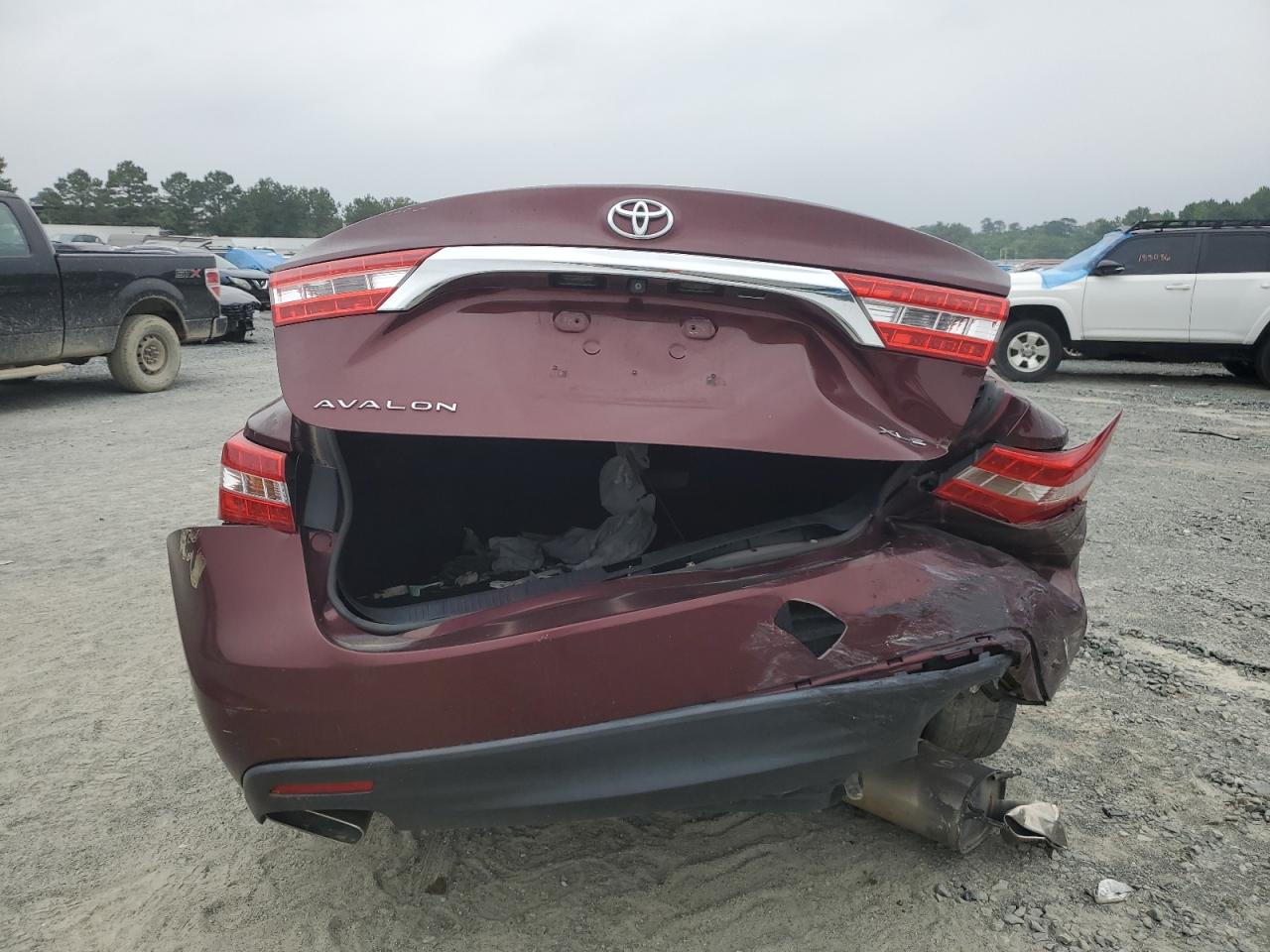 2013 TOYOTA AVALON BASE photo 6