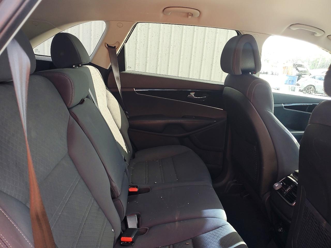 2016 KIA SORENTO LX photo 11
