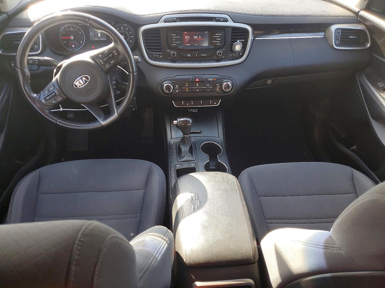 2016 KIA SORENTO LX photo 8