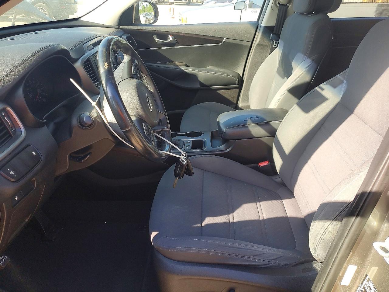 2016 KIA SORENTO LX photo 7