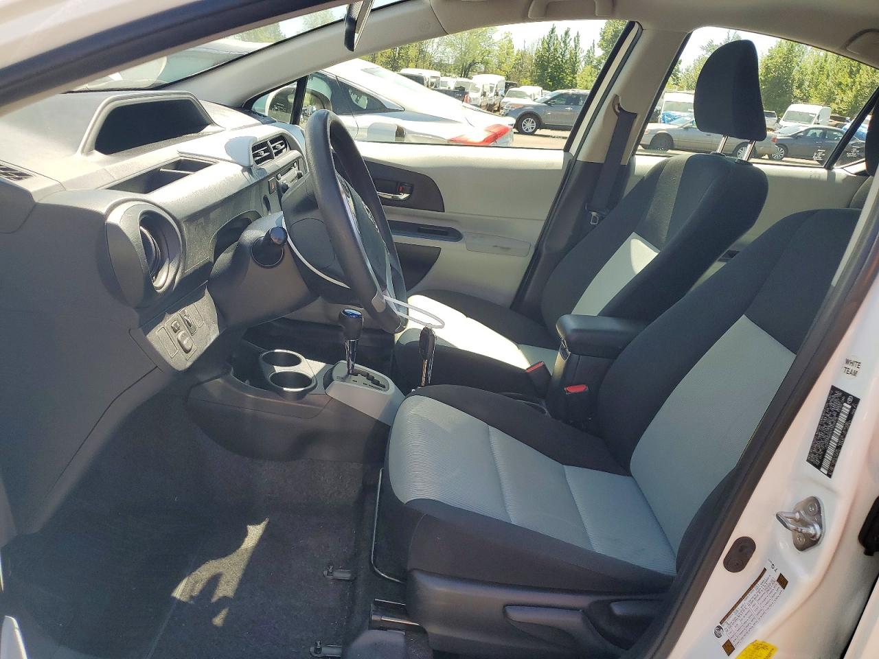 2012 TOYOTA PRIUS C TWO photo 13