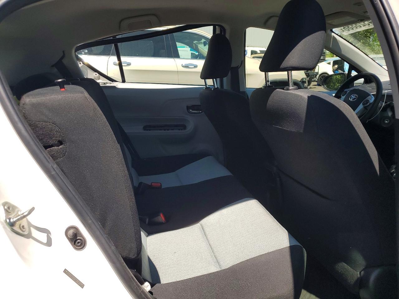 2012 TOYOTA PRIUS C TWO photo 19