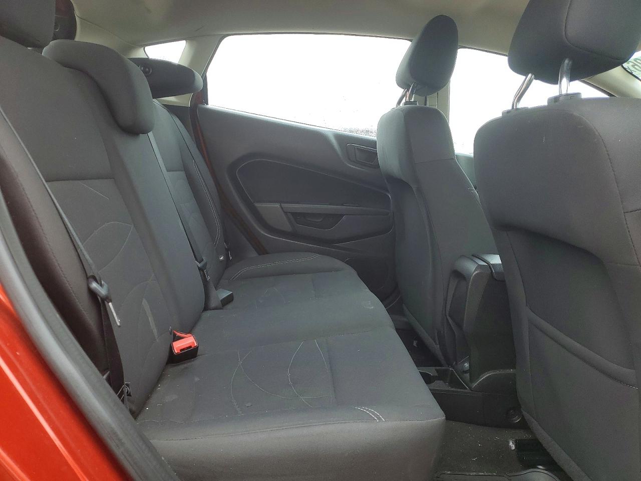 2018 FORD FIESTA SE photo 28