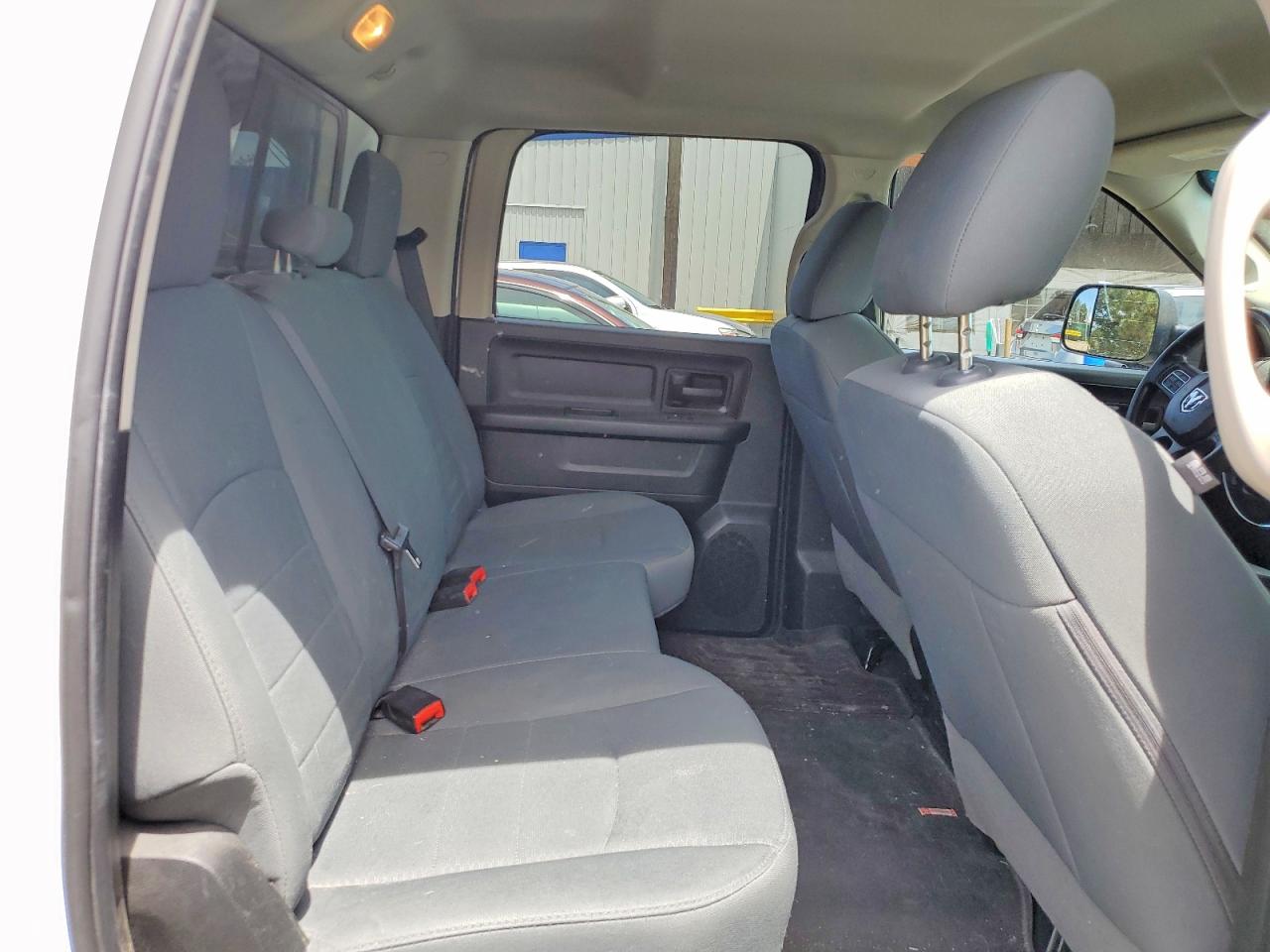 2016 RAM 1500 ST photo 28