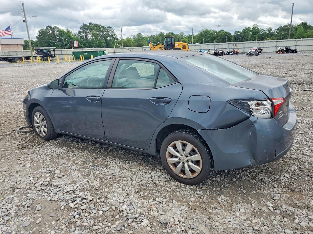 2015 TOYOTA COROLLA LE photo 3