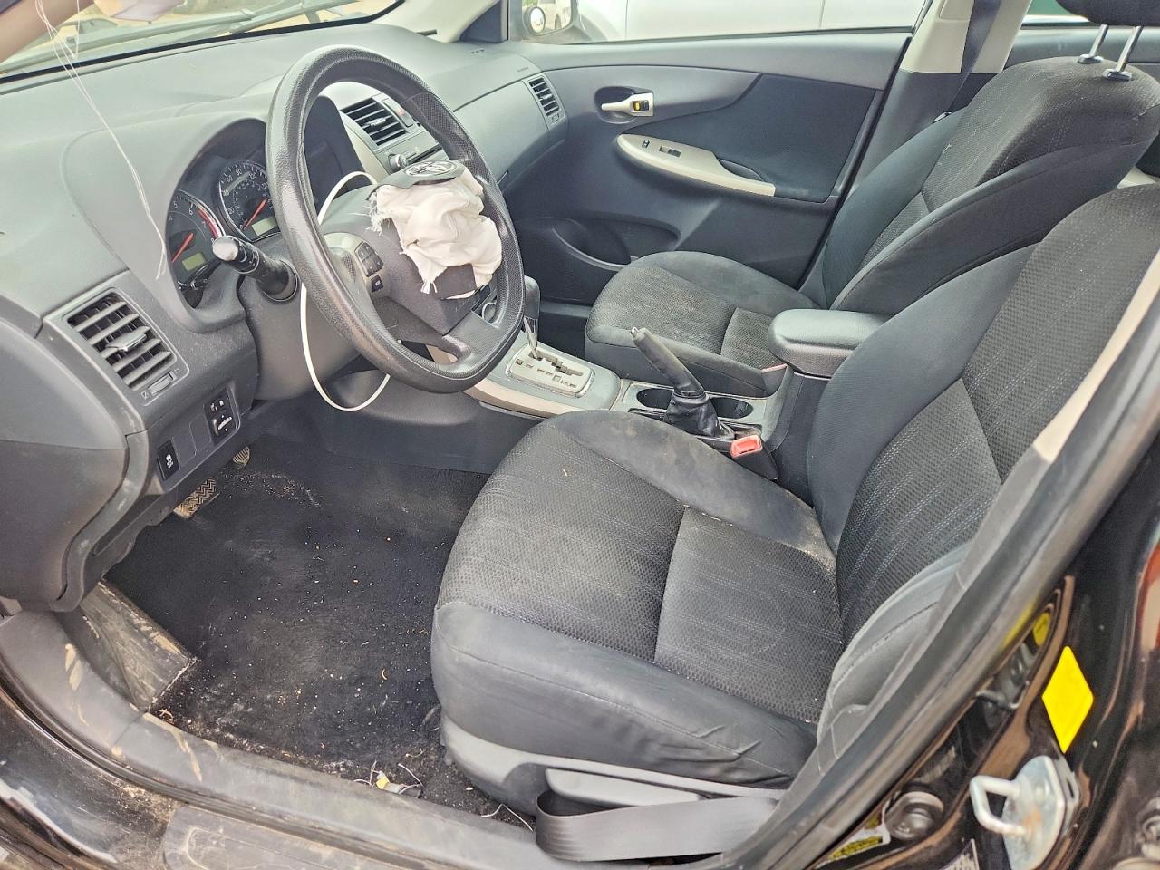 2011 TOYOTA COROLLA S photo 13
