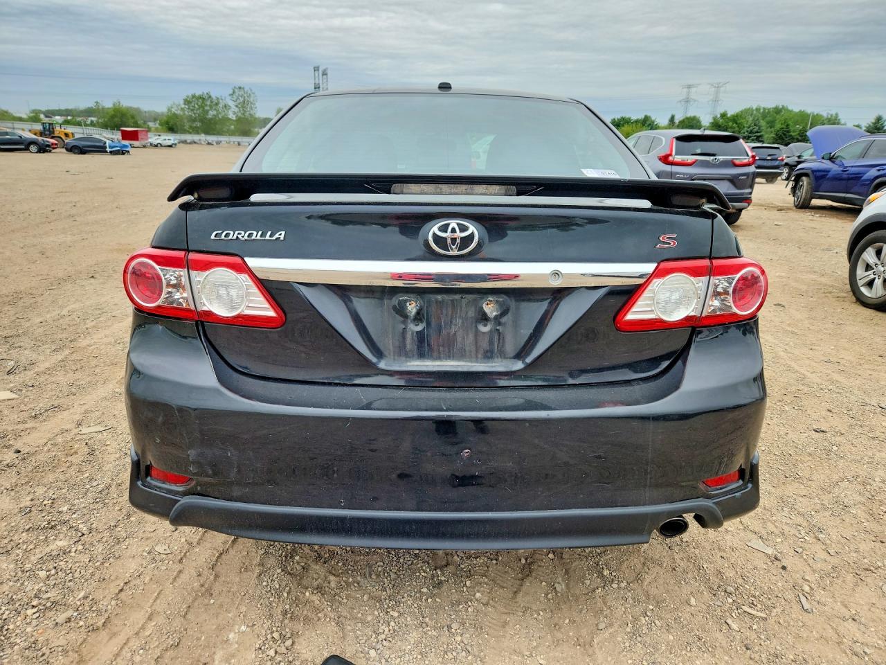 2011 TOYOTA COROLLA S photo 11