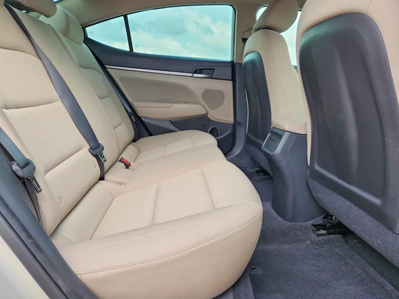 2017 HYUNDAI ELANTRA SE photo 28