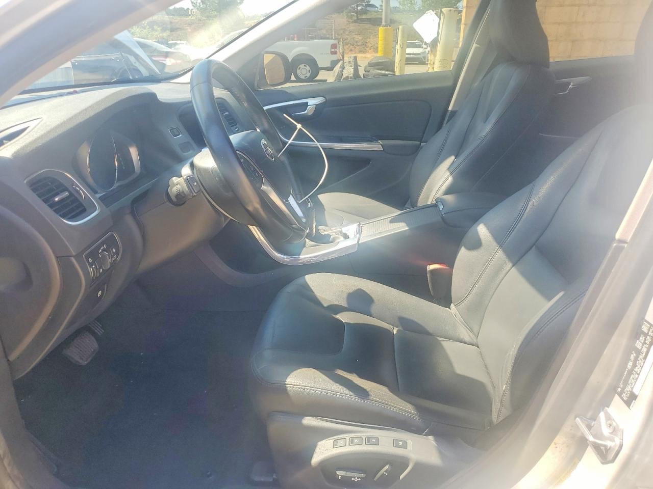 2015 VOLVO S60 PREMIER photo 19