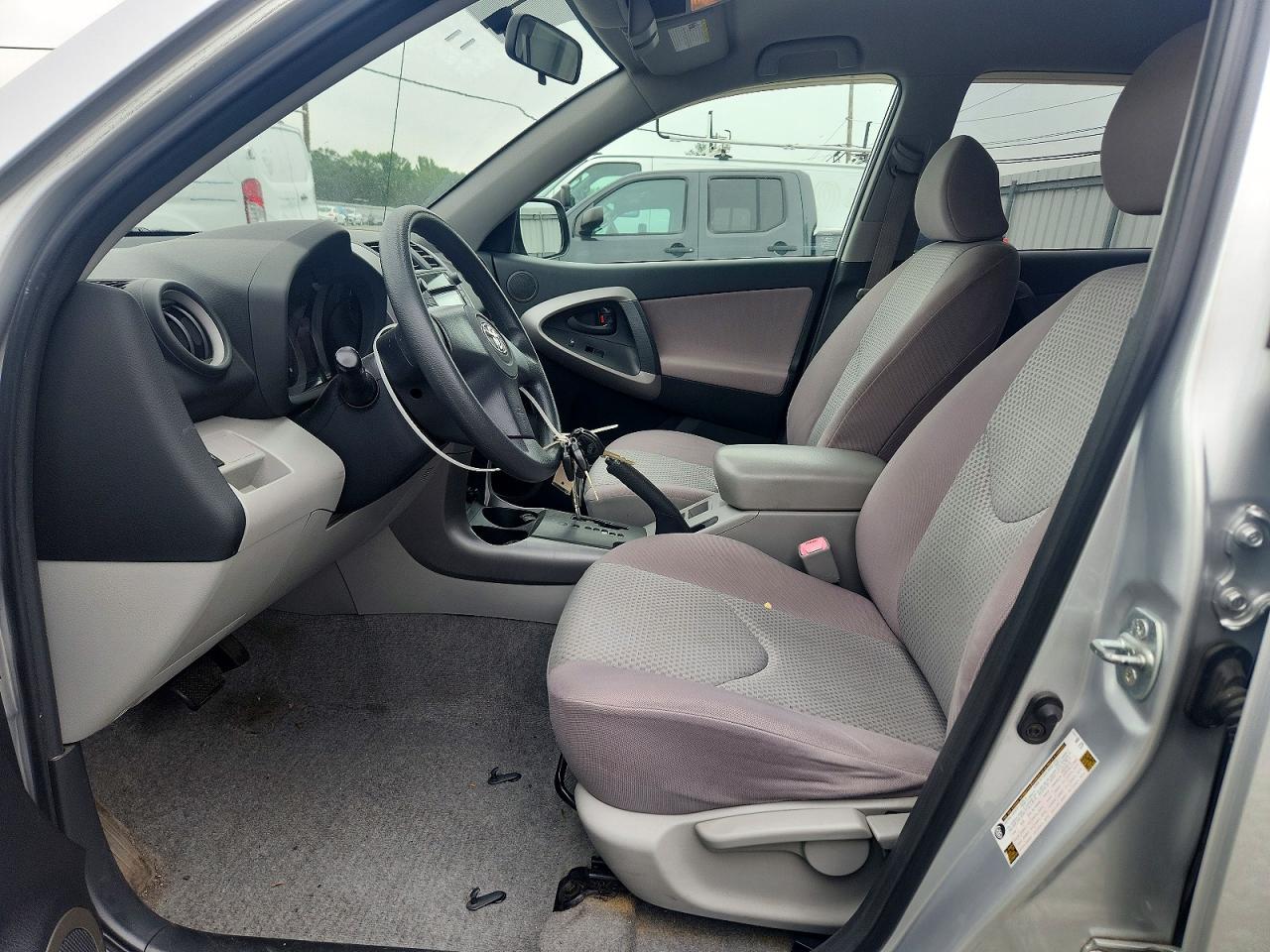 2006 TOYOTA RAV4 BASE photo 13
