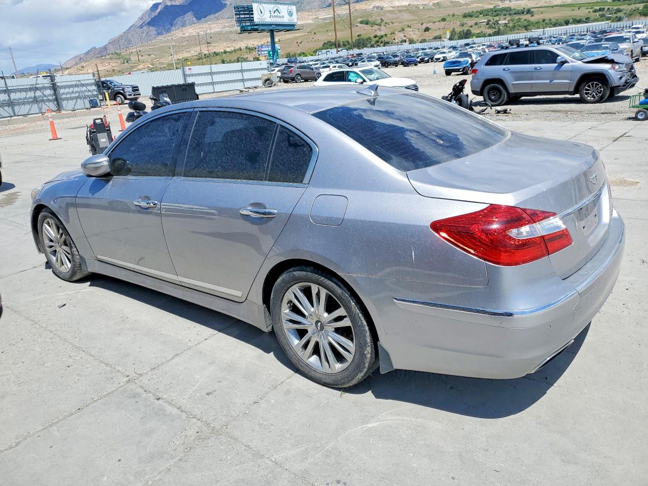 2012 HYUNDAI GENESIS photo 4