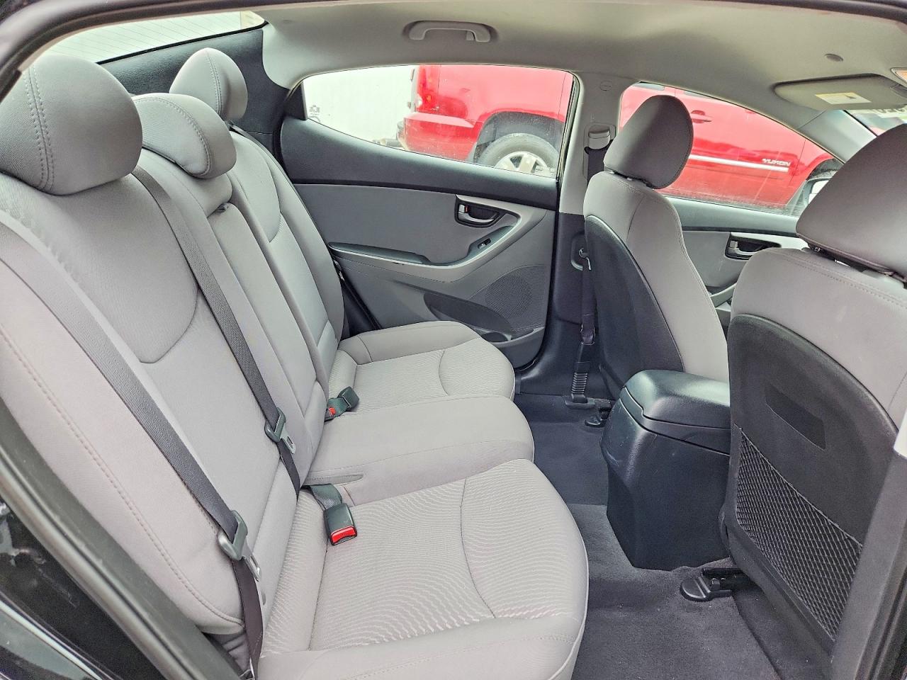 2015 HYUNDAI ELANTRA SE photo 19