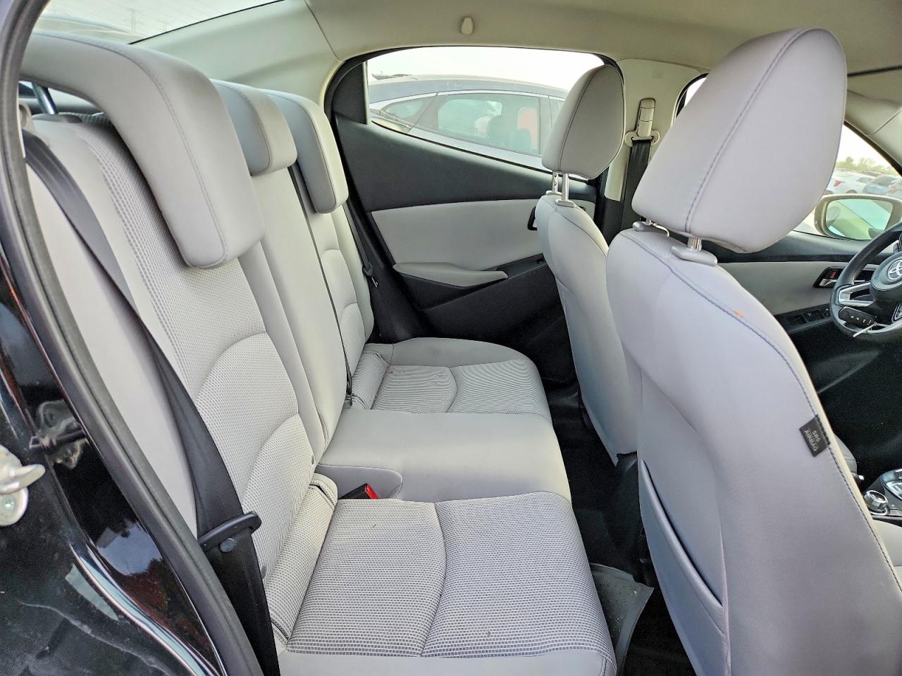 2019 TOYOTA YARIS LE photo 19