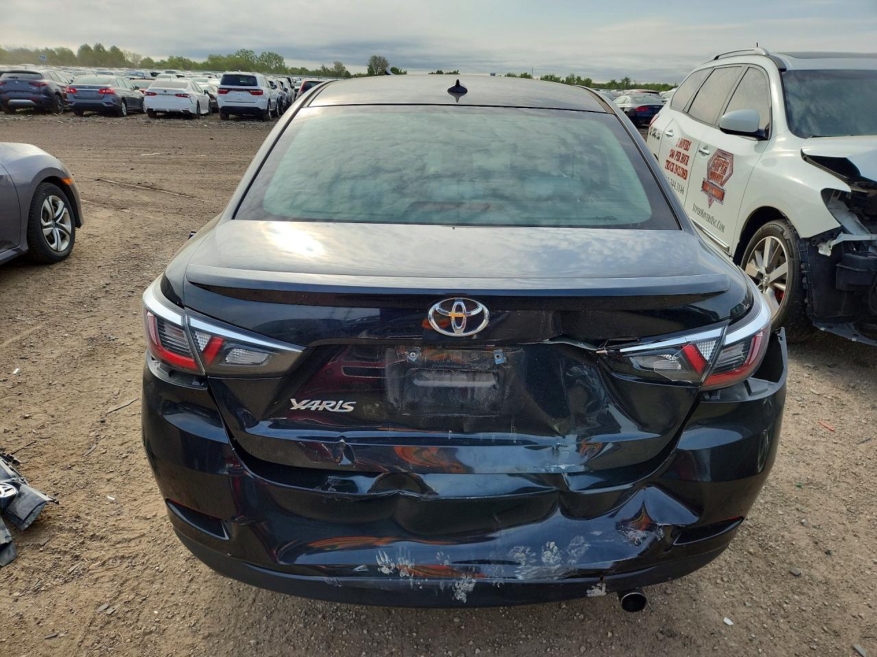 2019 TOYOTA YARIS LE photo 11