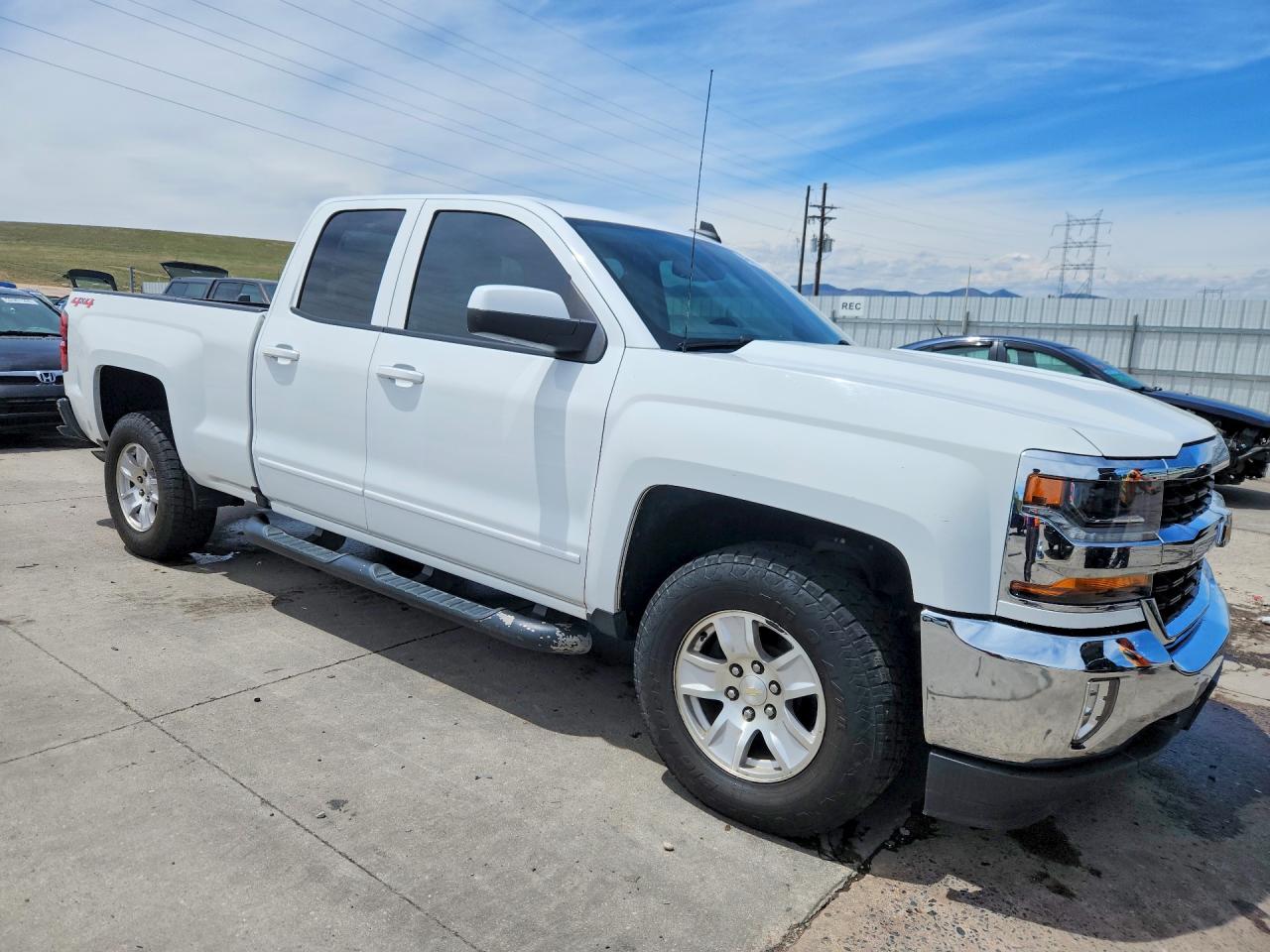 2018 CHEVROLET SILVERADO K1500 LT photo 10