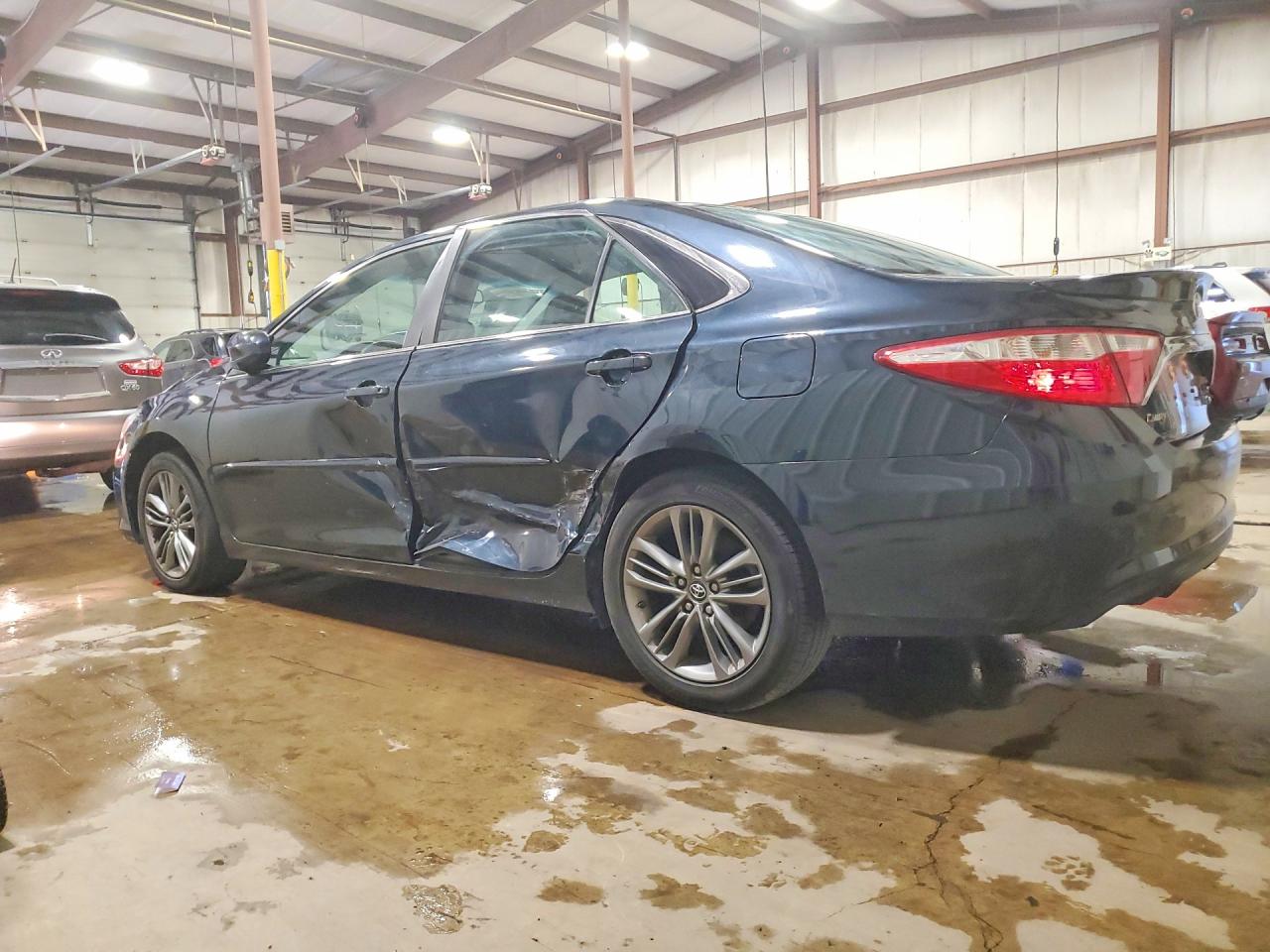 2017 TOYOTA CAMRY SE photo 3