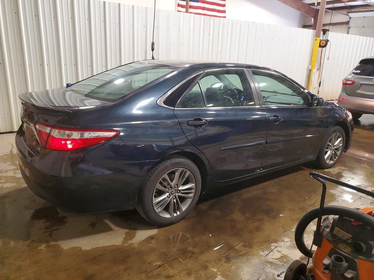 2017 TOYOTA CAMRY SE photo 5