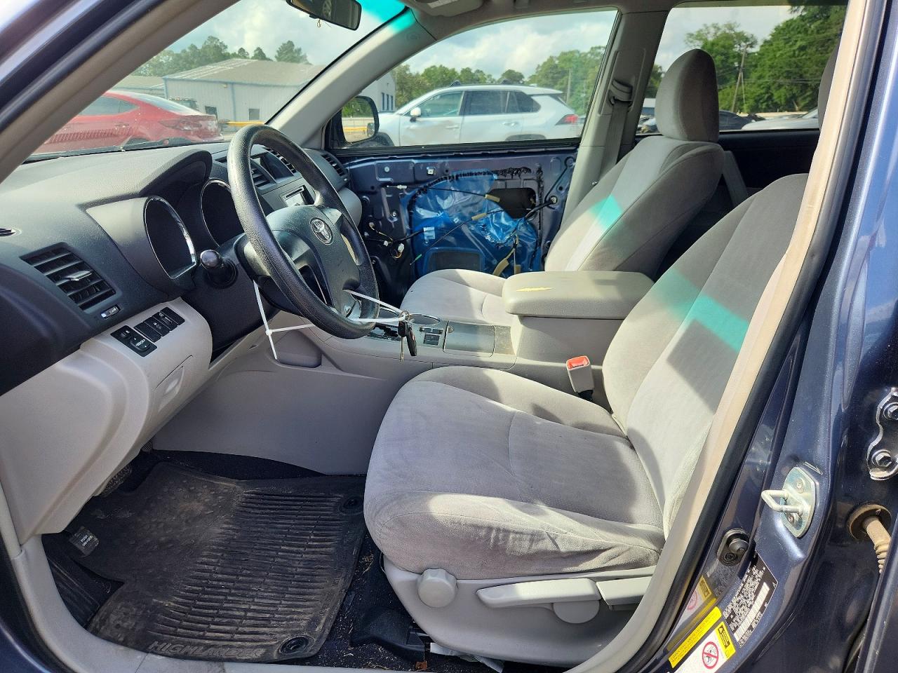 2012 TOYOTA HIGHLANDER BASE photo 13