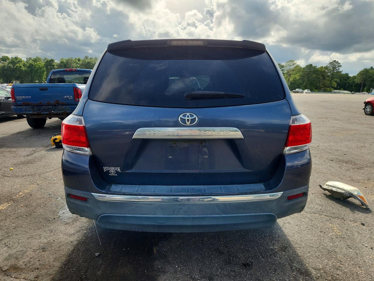 2012 TOYOTA HIGHLANDER BASE photo 11