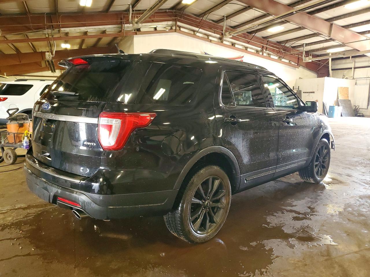 2018 FORD EXPLORER XLT photo 5