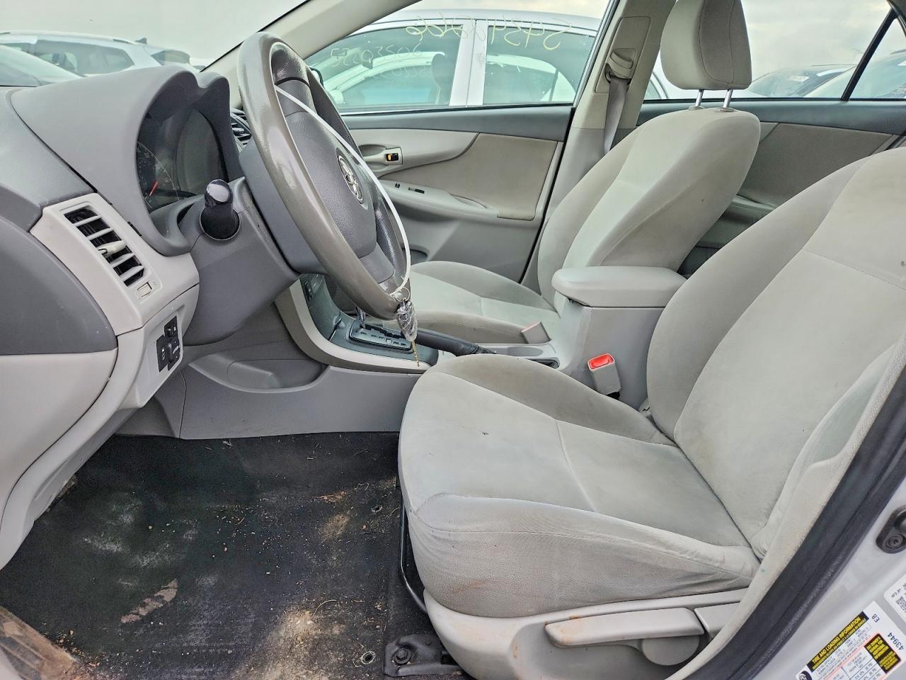 2009 TOYOTA COROLLA LE photo 13