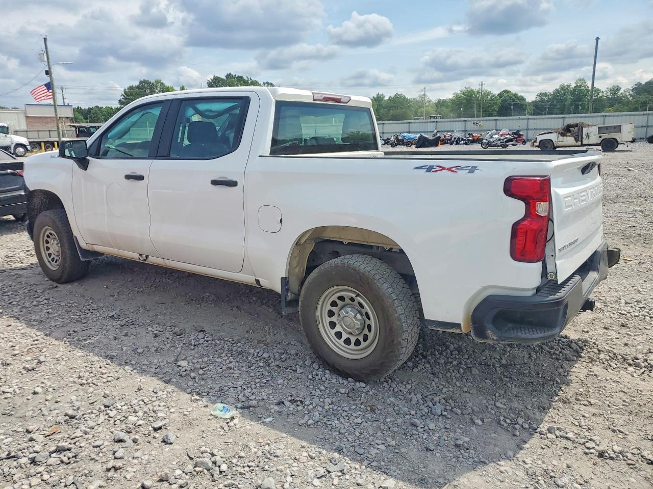 2021 CHEVROLET SILVERADO K1500 photo 3