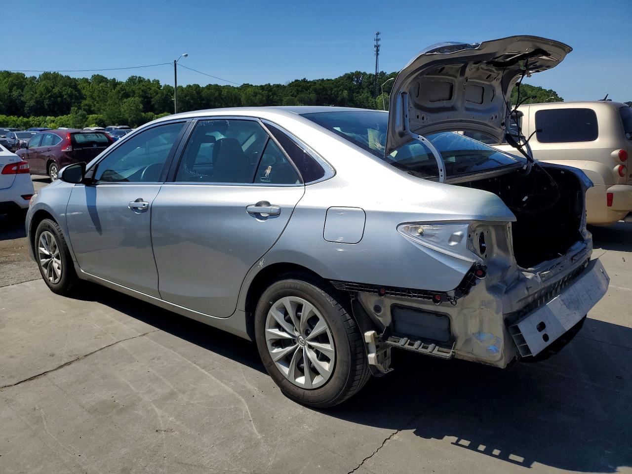 2017 TOYOTA CAMRY LE photo 4