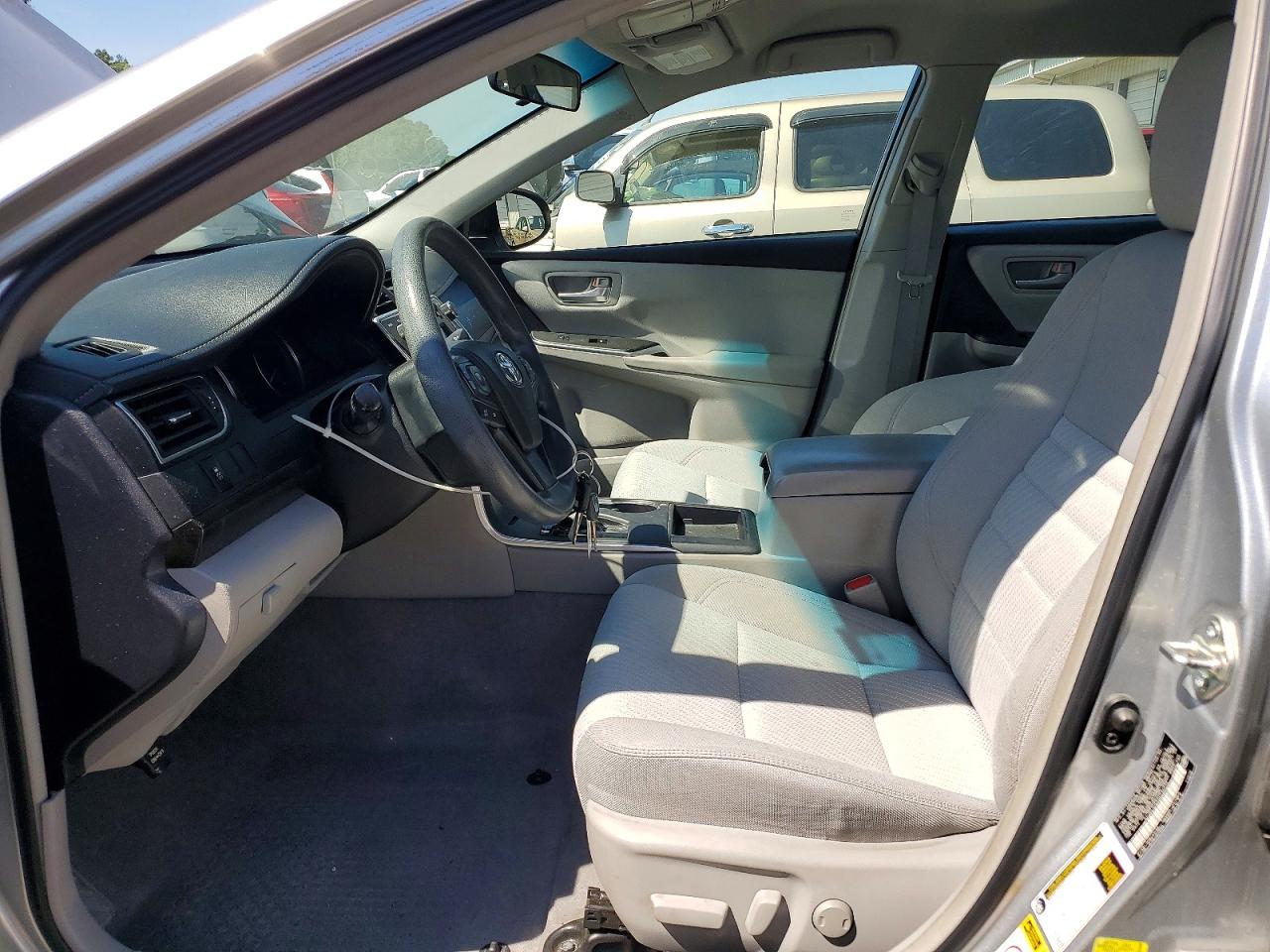 2017 TOYOTA CAMRY LE photo 19