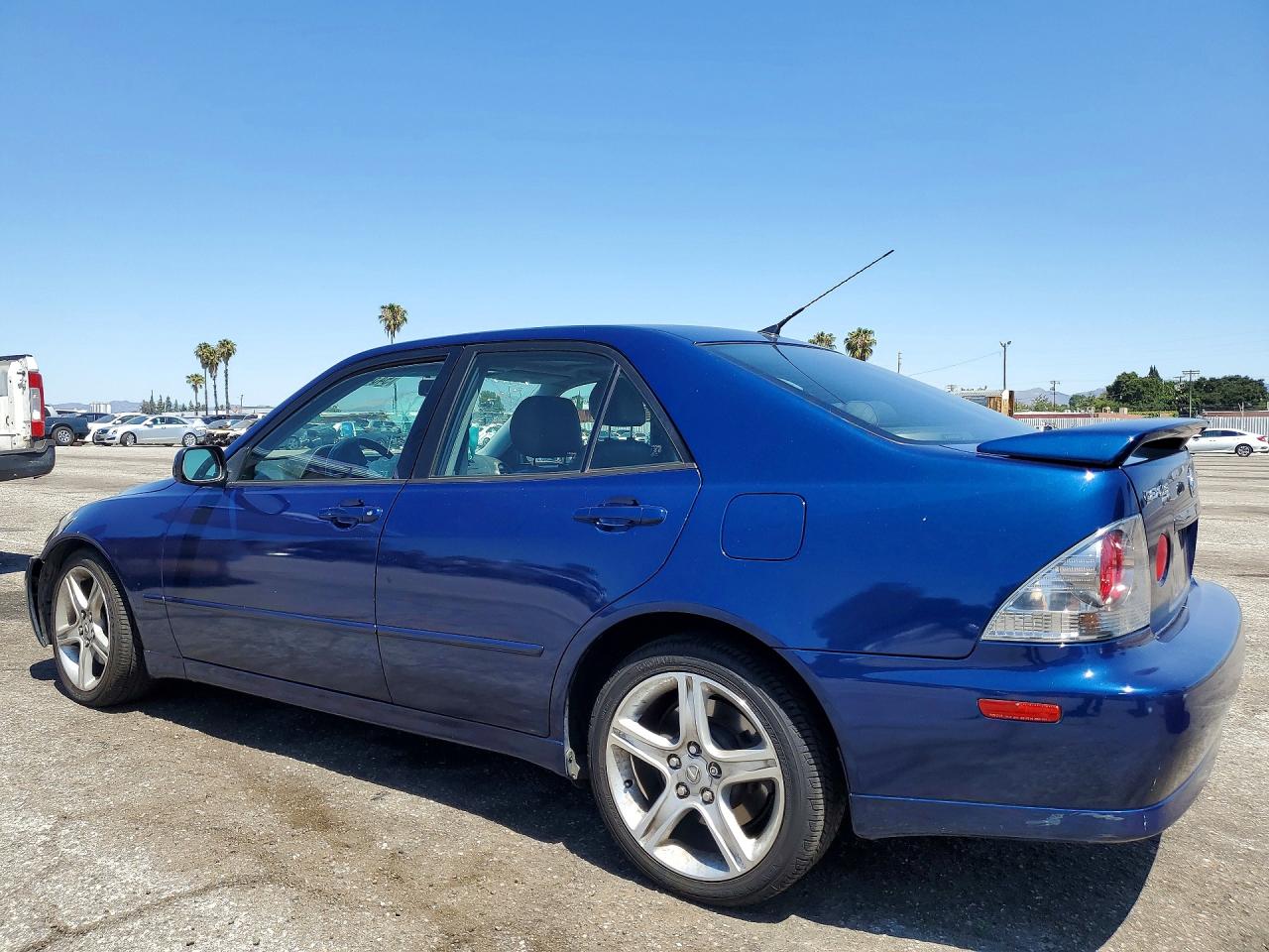 2001 LEXUS IS 300 photo 2