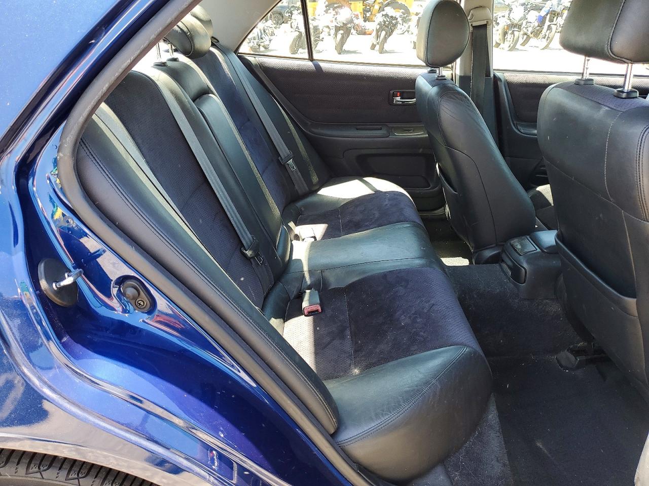 2001 LEXUS IS 300 photo 10