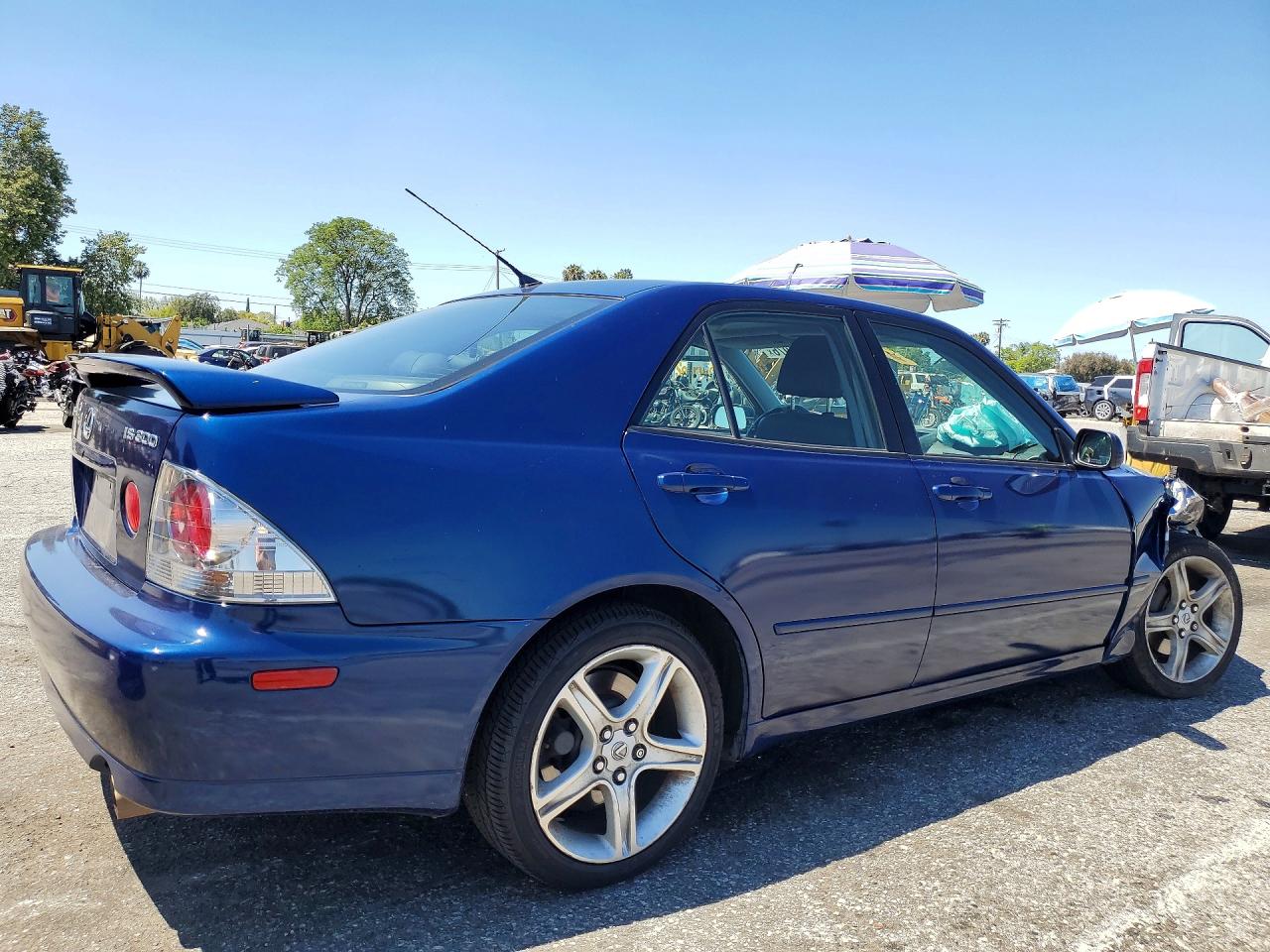 2001 LEXUS IS 300 photo 3