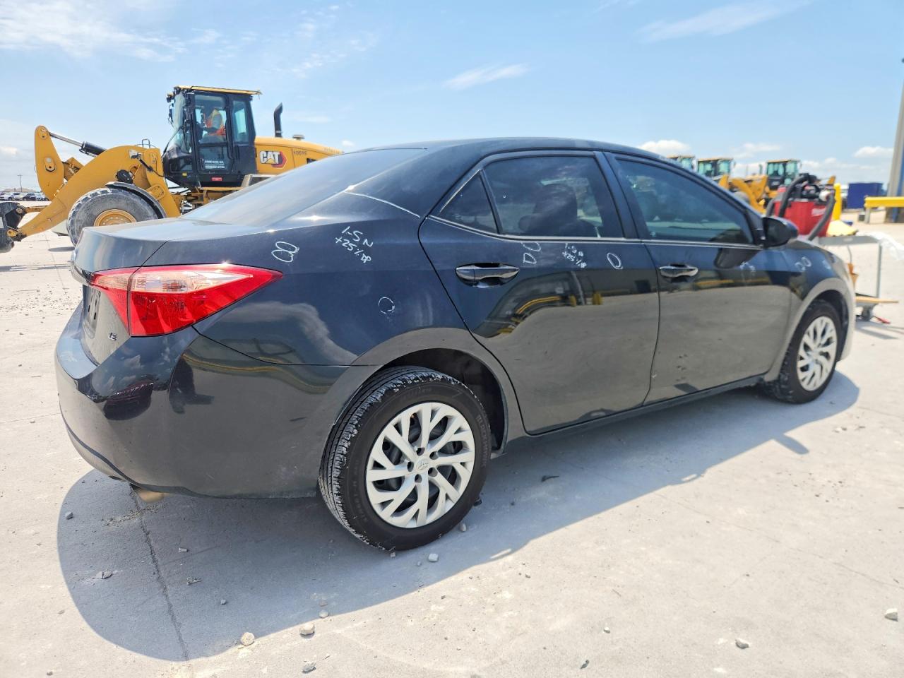 2018 TOYOTA COROLLA LE photo 5