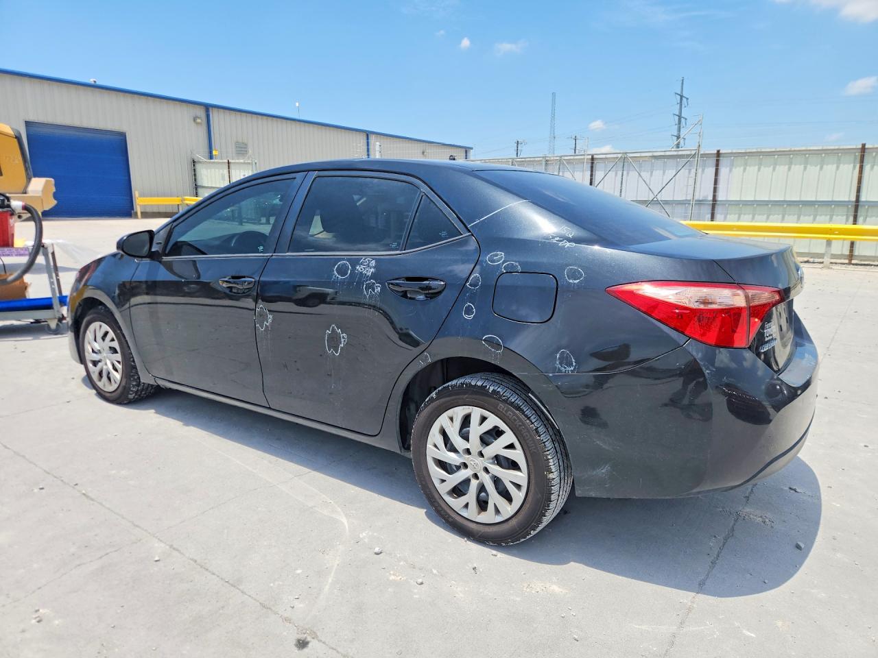 2018 TOYOTA COROLLA LE photo 3