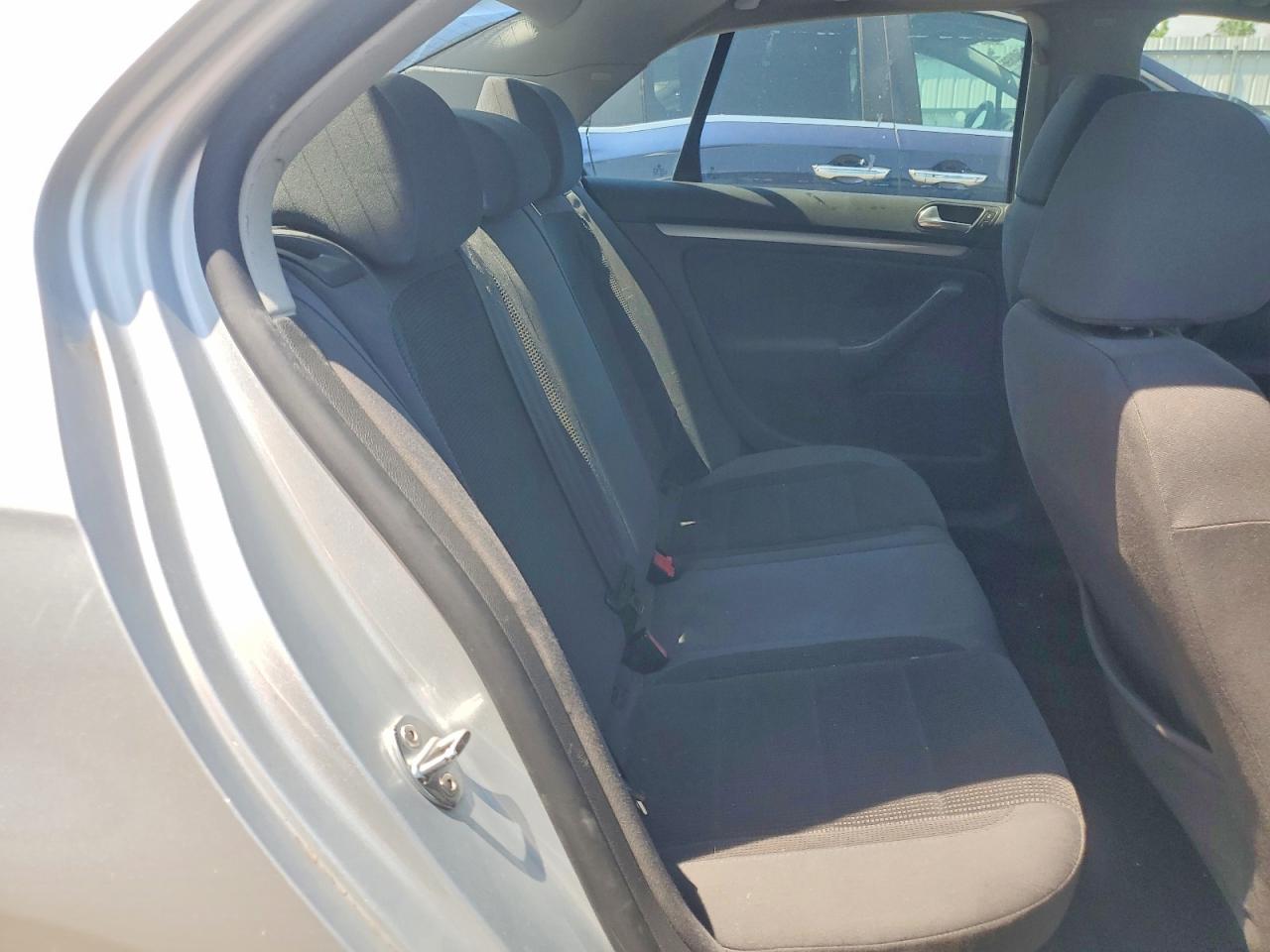 2008 VOLKSWAGEN JETTA S photo 28