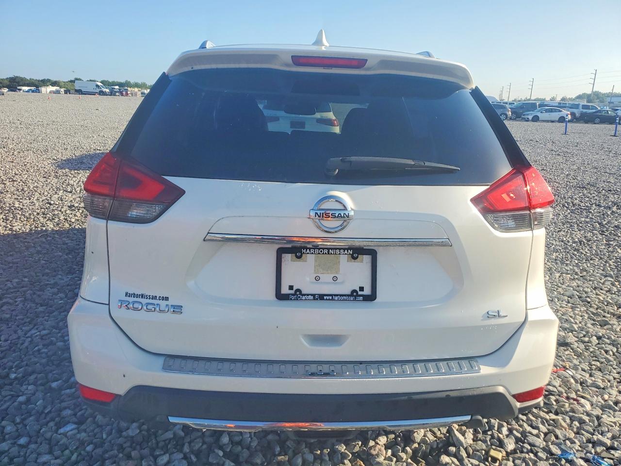 2017 NISSAN ROGUE SL photo 11