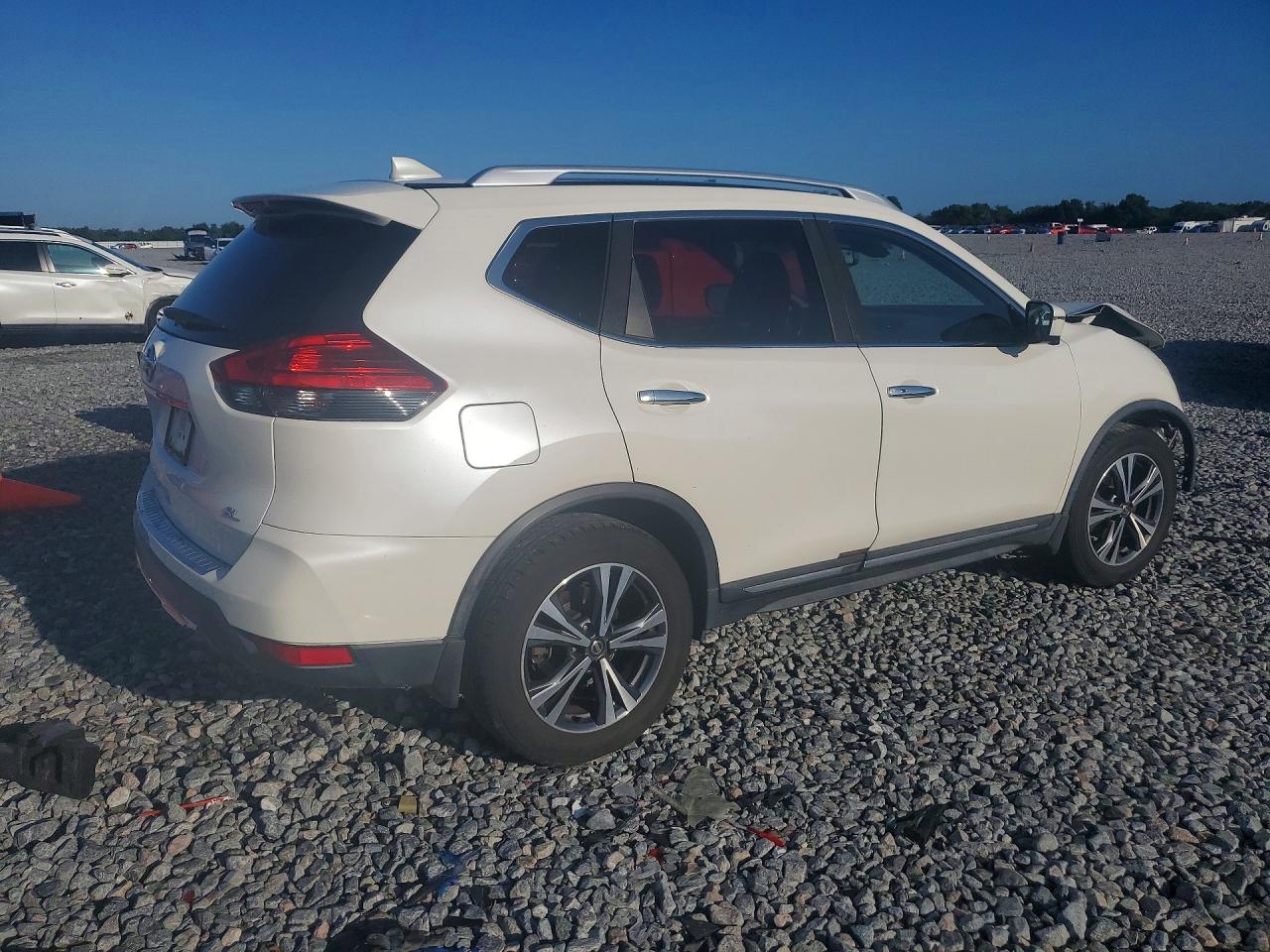 2017 NISSAN ROGUE SL photo 5
