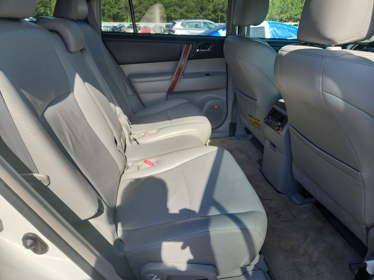 2010 TOYOTA HIGHLANDER LIMITED photo 21