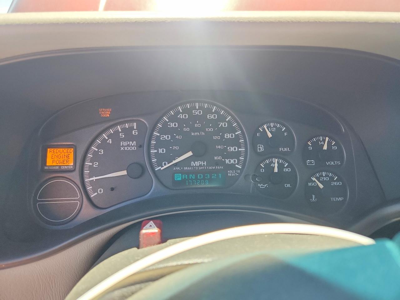 2002 GMC YUKON photo 25