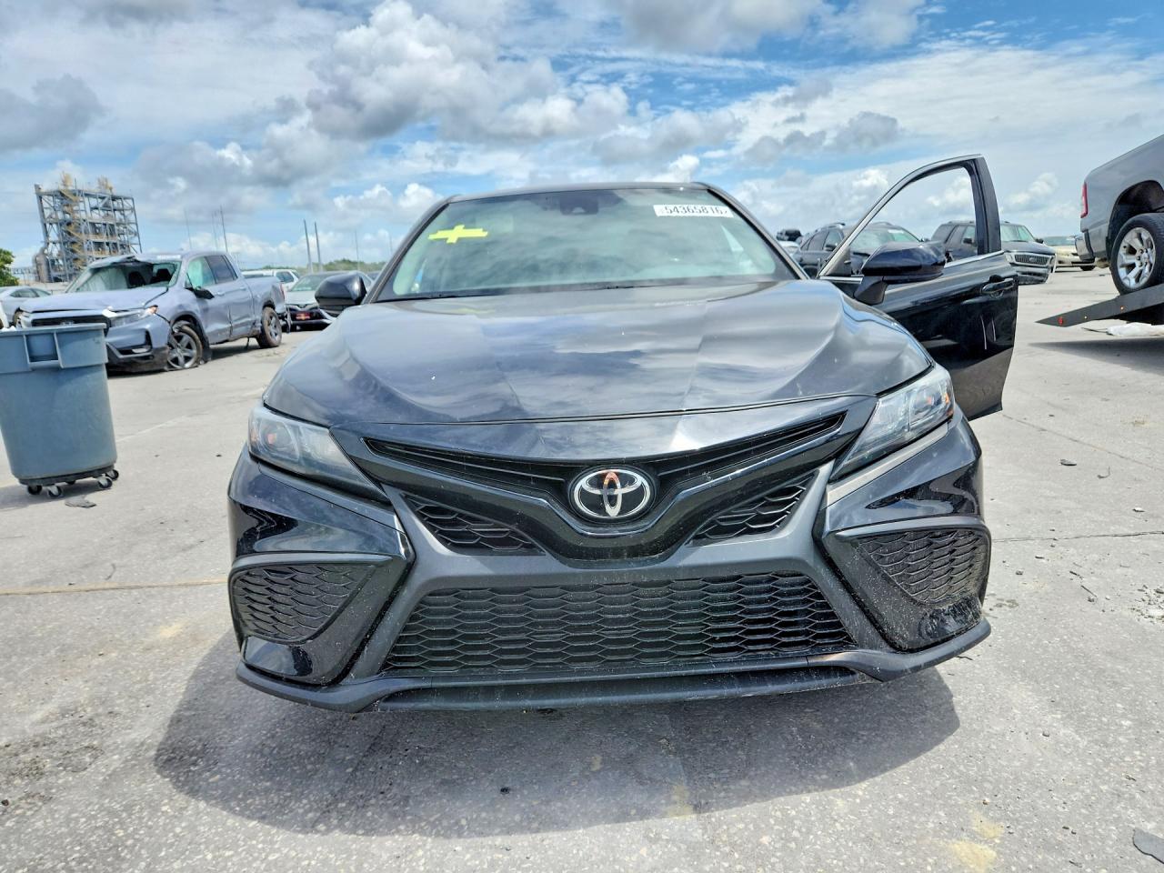 2021 TOYOTA CAMRY SE photo 9