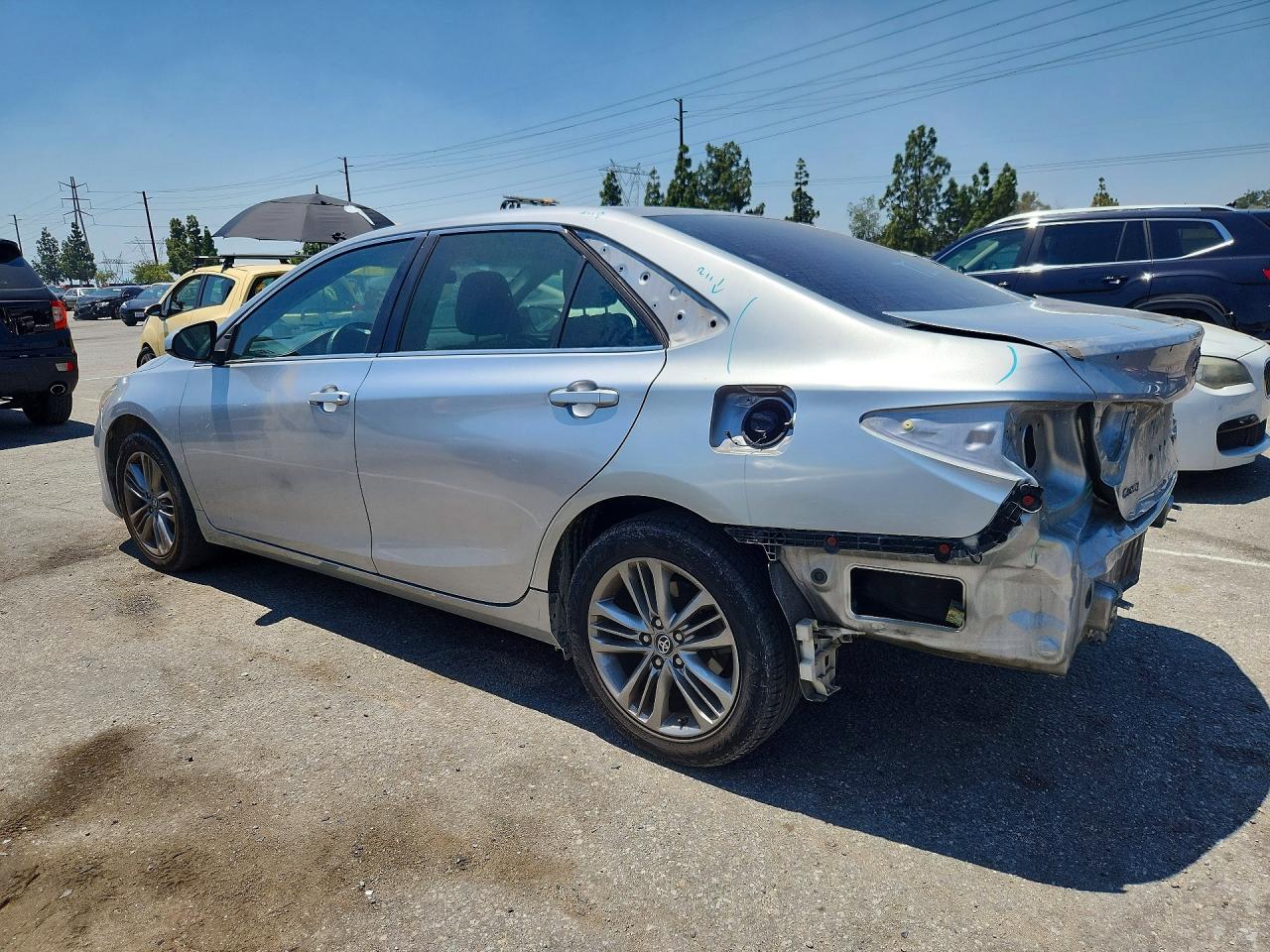 2017 TOYOTA CAMRY LE photo 3