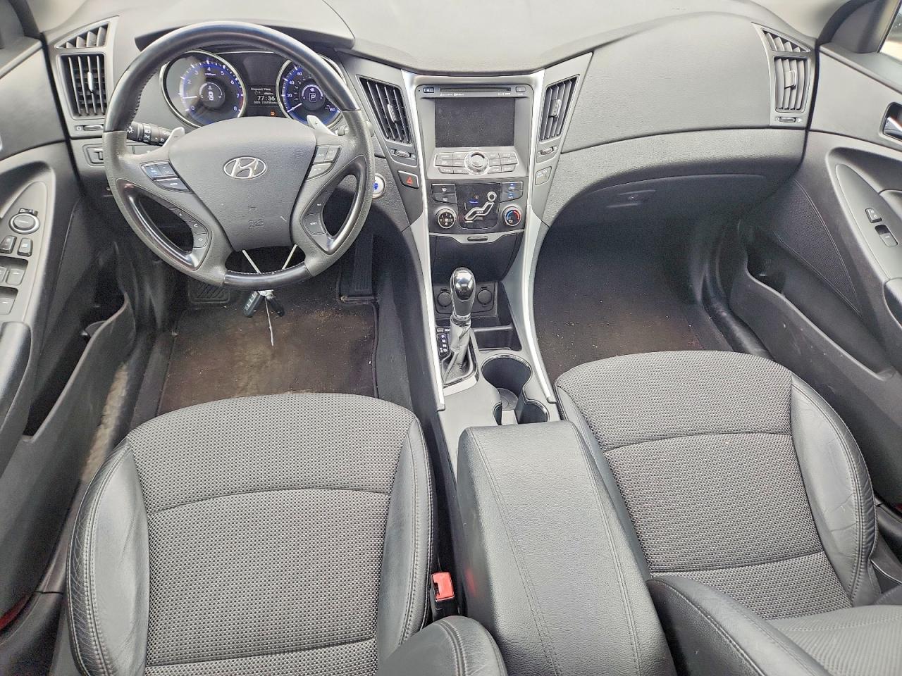 2011 HYUNDAI SONATA SE photo 8