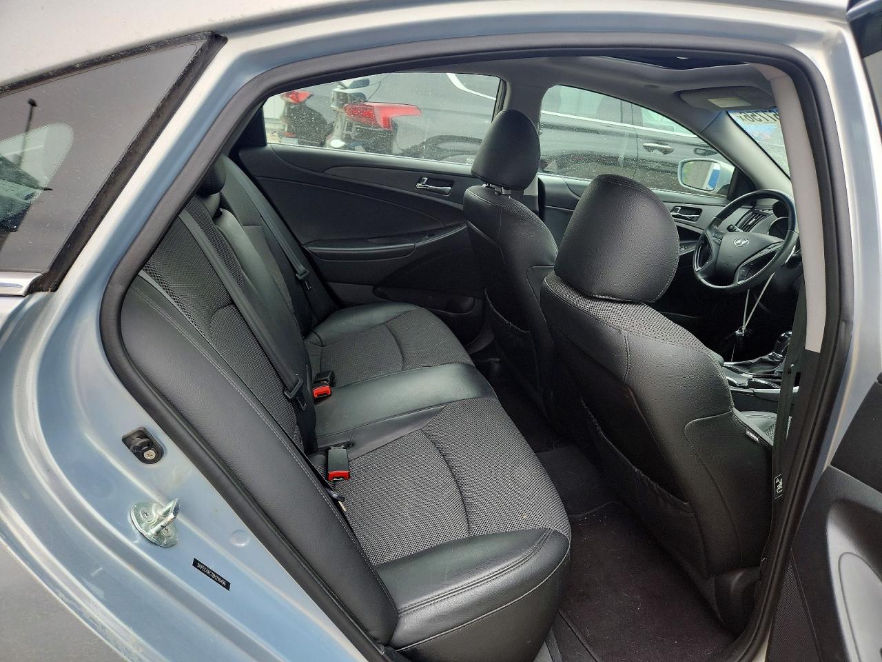 2011 HYUNDAI SONATA SE photo 10