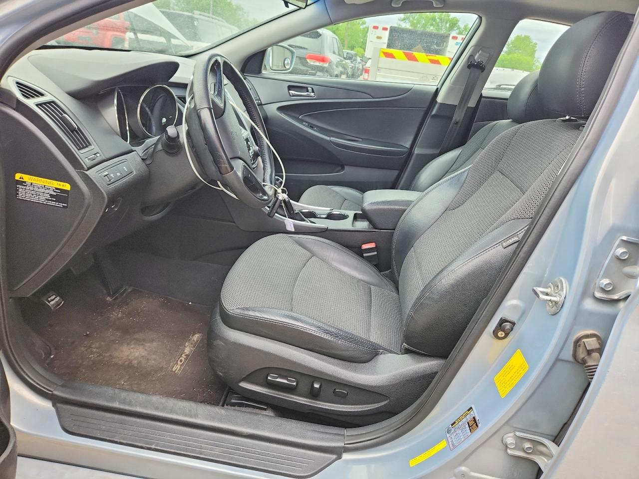 2011 HYUNDAI SONATA SE photo 7