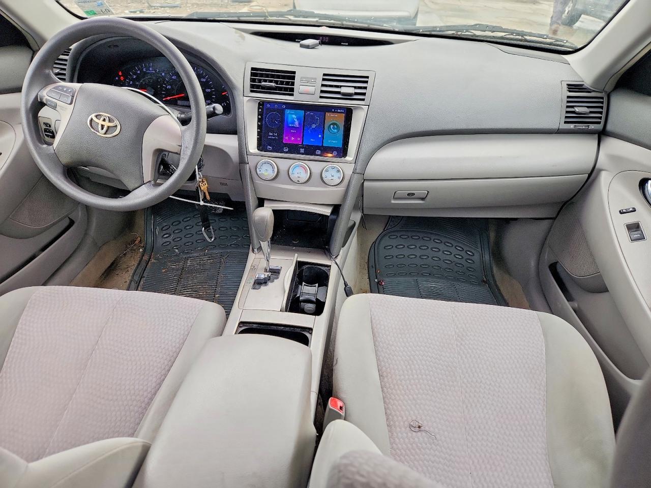 2010 TOYOTA CAMRY LE photo 8