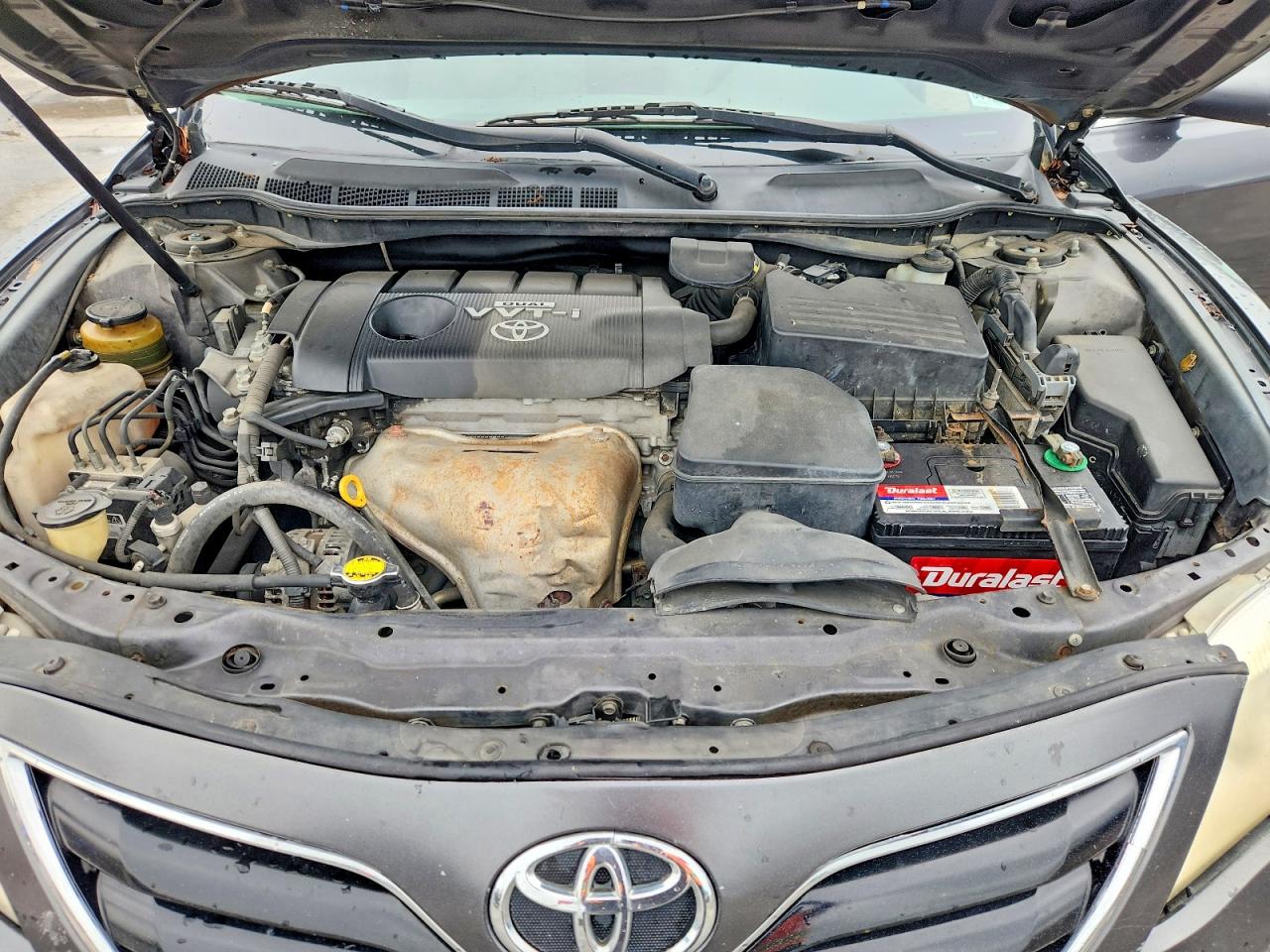 2010 TOYOTA CAMRY LE photo 11