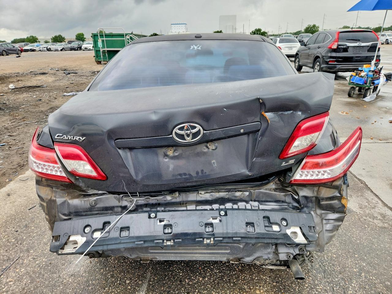 2010 TOYOTA CAMRY LE photo 6