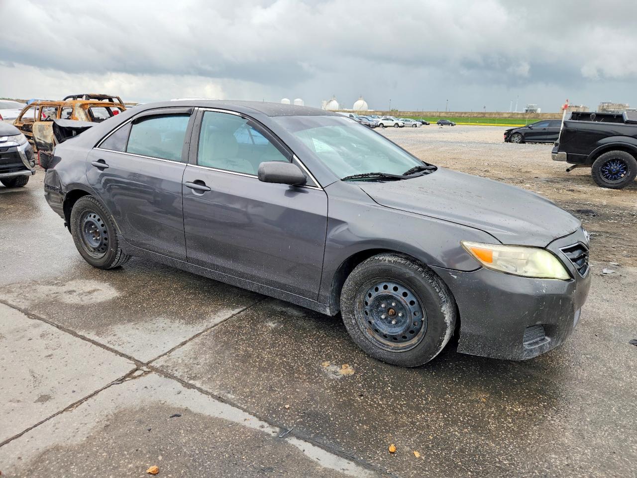 2010 TOYOTA CAMRY LE photo 4